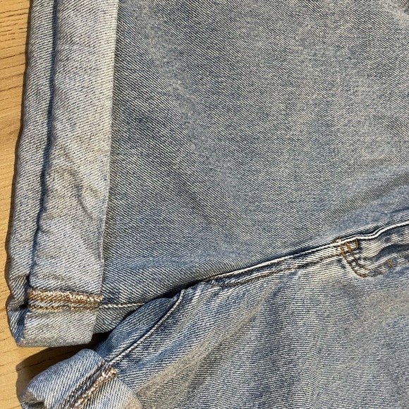 High waisted ruched detail jean shorts - Picture 5 of 7